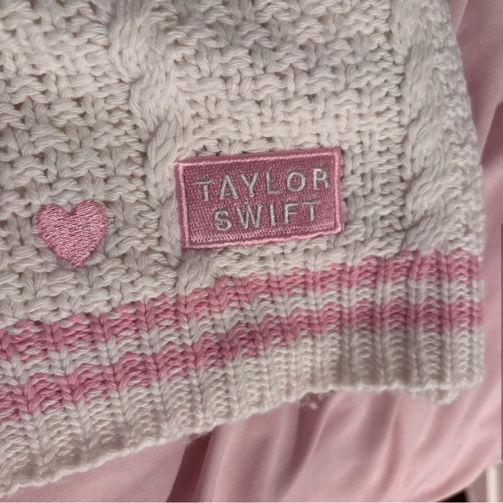 Taylor Swift Lover Cardigan - Cream and Pink Heart Sweater - XL 2XL - Picture 4 of 5